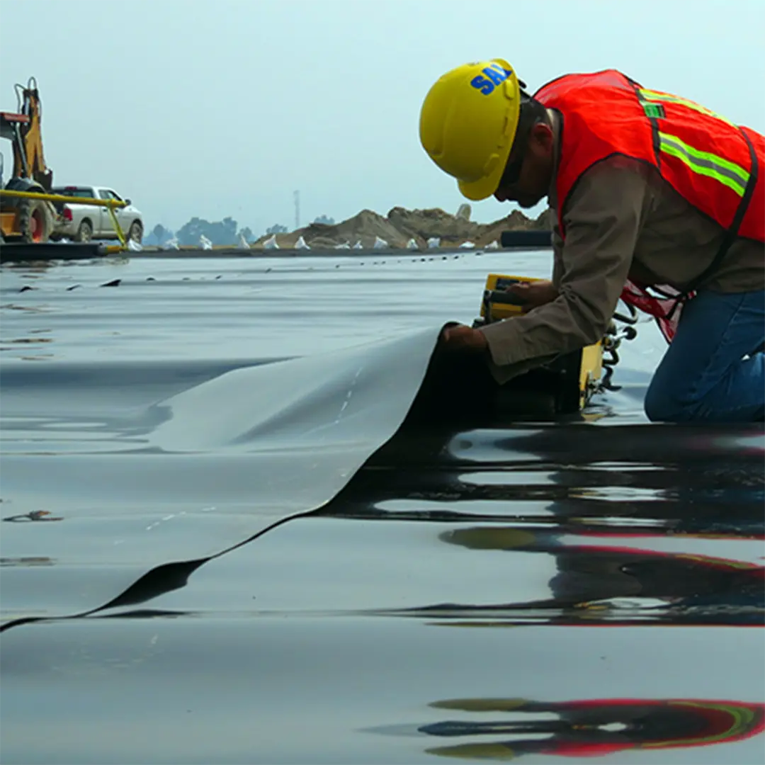 Instalación y Soldadura de Geomembrana HDPE