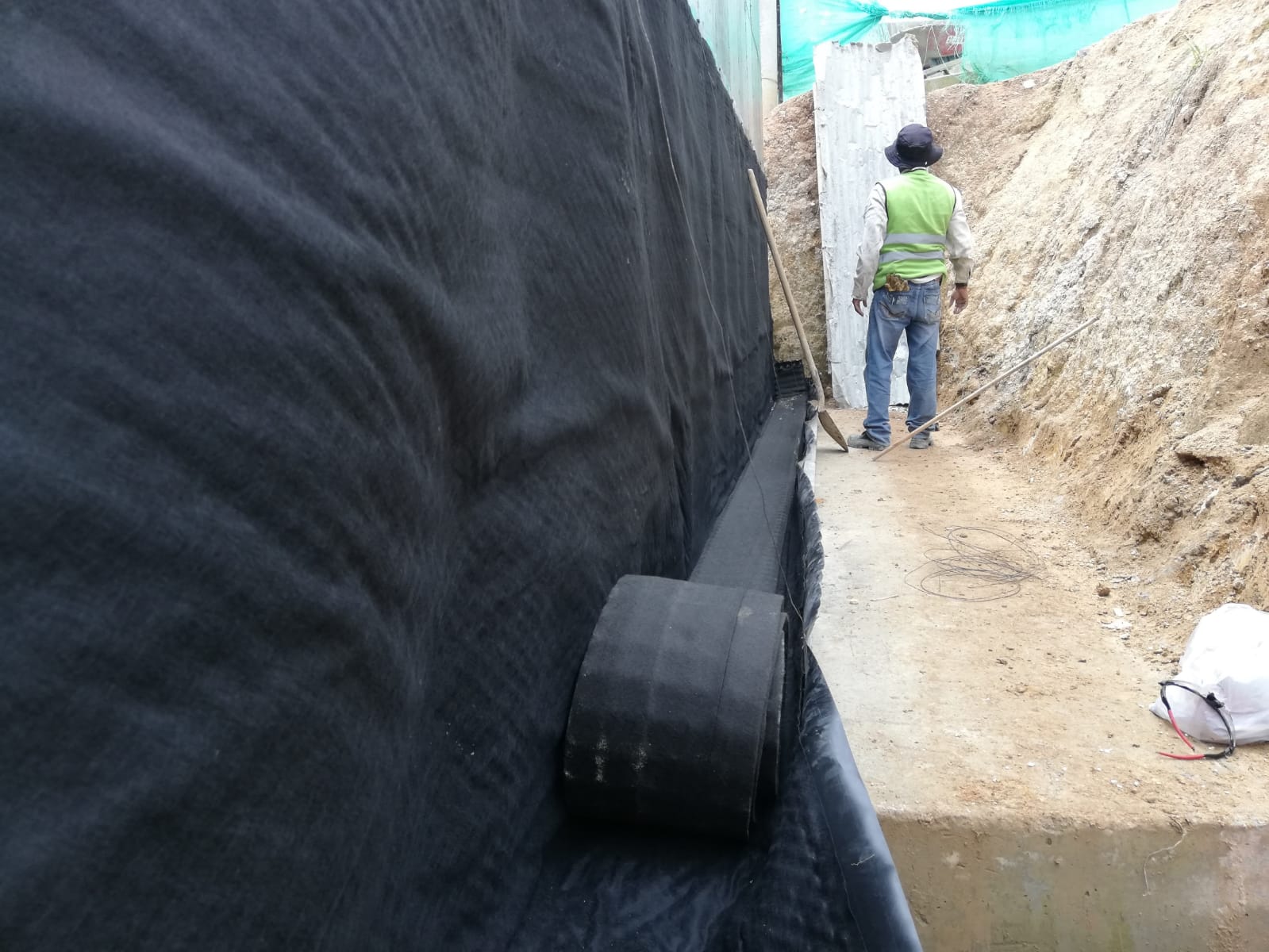Instalación de Geodrén Nodular con Geotextil